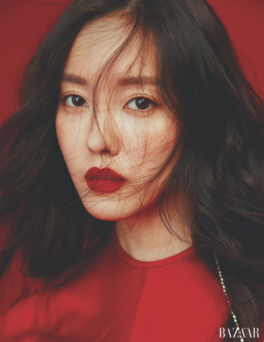 Solo singer Hyomin has culminated in her alluring beauty, emanating a unique charm.Hyomin, who conducted interviews and photo shoots with Bazaar has given off the fashionistas face in a variety of styles.Hyomin in the picture is a packed red lip that completes minimal but impact makeup and emits a chic and sexy atmosphere.All of the colorful concept costumes are perfectly digested like my clothes, adding to the urban mood.Especially, Hyomins dreamy and alluring eyes, which can be seen in each cut, maximize the intensity and attract the viewers to the picture to prove the power of the atmosphere goddess.In addition, bold and diverse poses make Hers plump charm more prominent.In the meantime, Hyomin has been showing affection for fashion by attending Seoul Fashion Week and famous brand launch show.As a rising style icon, Her is receiving the spotlight in the fashion beauty industry, so this picture shows its unique charm properly.Meanwhile, Hyomin received a favorable response with an addictive melody, upgraded personality and matured music world through the digital single Mango released in two and a half years.Her is scheduled to meet fans with another concept album.