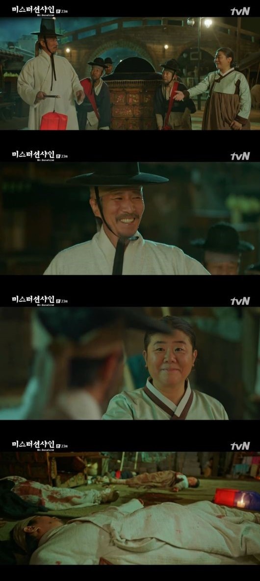 Im going to rename it Humbley.TVN MrMrMrMr. Sunshine has been over for one week, but the room is full of lust.The three men who survived the upright, so that the Joseon itself, Aejin Mr. Aigi, who devoted his life to the three men, Eugene Choi, the unnamed soldiers including Kim Hee Sung, and the Haman house who died in the arms of Aeshin.Actor Lee Jung Eun, who played Hamans house, was broadcast at the same time.Sunshine and Knowing Wife have become a popular actor in licorice actors.I met him at a cafe in Gangnam on the morning of the 8th that he had not yet arranged the Haman house.Gyeongsang-do? Im a Seoul.Lee Jung Eun was greatly loved by viewers as Hamandak, the nanny of Kim Tae-ri, in MrMrMrMr. Sunshine.The heavy atmosphere of the drama was pleasantly changed, and the tasteful dialect Acting also raised the sense of reality. Lee Jung Eun turned out to be from Seoul, not from Gyeongsang Province.I was surprised to call you Humbley. Thats a nickname for popular actors. Ha ha. I wanted to change my name. Thank you so much.I was worried that the Hamans would pop out of the play, but there was a power to bring the surroundings to life with bright and positive energy.When Kim Eun-sook wrote the script, the assistant writer from Jinju changed it. She used the old words she used.Even during the thieves day, I found the dialect difficult and found it on my feet and gave the dialect teacher Gu Long.I also played Choi Min-kyung, a junior who plays this time, as a dialect teacher, and met every one Week and checked the script and played it.Hang and toddler, I was fond of you.Lee Jung Eun boasted a fantasy chemie with actors such as Kim Tae-ri, Lee Byung-hun, and Shin Jung-geun in MrMrMrMr. Sunshine.Sometimes as a warm mother, sometimes Mr. Aigi, who threatens Eugene Choi, breathed Kim Tae-ri with his right arm and took the love of viewers with a food fairy who made a cute face after eating the first jjajangmyeon and snow candy.I took four days of death in Kim Tae-ris arms. I thought good emotional gods were plain, but they came out better.I was tearful, even though I was saying, This is flying. I was divided into a nobleman and a nobleman, but like my parents, Mr. Aigi was Acting with the hope that he would live better.Hamans dead with a haenanger once. If he had his hand held and killed, it would have been sadder.But I loved the line I was so happy to be around. I think Im still going to cry.I had been shooting for a long time and I had the same time together, so I went to the scene where the strange comradeship with the wanderer ended. I really liked Shin Jung-geun, but I was sad (laughing). Lee Byung-hun and a Year-old DifferenceLee Jung Eun is actually only one year older than Lee Byung-hun, but in Knowing Wife, he was divided into Han Ji-mins mother and Mr.In Sunshine, Mr. Aigis old nanny widened his age of acting; it is possible to support deep acting internal affairs.Lee Jung Euns Acting life to be unfolded in the future is a more anticipated part.I think Lee Byung-hun is actually strange, and I dont think he looks old, but Lee Byung-hun is very loud (laughing).I said, My mother had a very good son. And I laughed. Lee Byung-hun was so good at Acting that I was sucked in.Its a great thing that hes a trustworthy person, and hes prepared more than hes seen on the screen.Im not married, so I feel like Im really seeing my family every time I work rather than a family that meets as a direct family.I have never raised a child, but I feel like living with my opponent actor and growing up.I can not actually act on what I have experienced, and I want to play a young weight, but if the director writers feel different charm from me, I can do it positively.I cant help but see more and more children (laughing).
