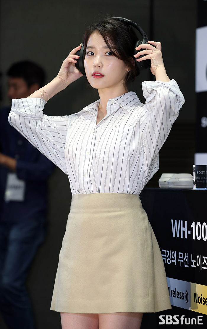 Singer IU (27) celebrated its 10th anniversary, which was, in a single word, growth in the IUs 10 years.IU, who was a 16-year-old girl who was not even awkward in makeup, but was unique in her emotions, grew up as a national sister.She was born as a singer-songwriter and now became the best female musician in Korea. I looked at the minor questions I did not know or knew about IU but forgot.If you chew on the questions, you will feel a little closer to the Singer IU, which is strange but mature and ordinary.#IU and Lee Ji-eunIU started his 15-year-old trainee life with extraordinary sensitivity and music, and debuted in the music industry in October 2008, less than a year later.At that time, IU showed a song called Mia, which was so excellent that it was enough to surprise the music industry, which was popular with cute and youthful idol singers.IU has been a dreamer since elementary school.Before his debut, he liked singers who had excellent singing skills such as spiders and Kim Tae-woo, so he was told that he had decided to become a singer by singing at school athletic meet.Before his debut at Loen Entertainment, IU participated in auditions for various companies. Later, Park Jin-young, producer of JYP Entertainment, said, Every time I see a child, I feel sick.IU often told the broadcast that I lived in a relatives house because of the difficult family situation and went to audition.IUs maturity and extraordinary responsibility, which has not been shaken for 10 years, may have come from this experience.# IU and othersWhen IU talks about the acoustic sensibility, it is his cool guitar performance that can not be missed.Eight years ago, in 2010, the wind gutter, which was called the exclusive property of young people in the 1970s and 1980s, was blown again thanks to IU.According to statistics, the IU has become very hot to play guitar playing, and the sales of guitar have more than doubled compared to the previous year.IU solidified the image of a talented singer by playing guitar and singing shortly after his debut.According to the IU, I practiced guitar in earnest ahead of my singer debut in 2008, and at first I practiced playing only one song hard, but I did not stop playing afterwards.Based on this, IU introduced the evolution of acoustic music based on guitar.#IU and WritingLast year, JTBCs Hyorinees Homestay caught the IU reading a book on several cameras, which is famous for its usual favorite reading.In particular, Alainds average book was underlined and said he liked it enough to read. IUs habit of reading books seems to be largely due to his parents education as a child.The IU said in a broadcast that My parents have never been corporalized, and that when I was wrong, I gave my homework to give a thick book instead of a hawk.It is presumed that the background in which IU was able to write I hate day, palet, Leon, night letter, love of love, lost puppy came from his habit of reading books that indulged books regardless of humanities and pure literature.#IU and collegeThe IU gave up its Admission at the age of twenty, and he told an interviewer that the Admission performance was difficult to get into.However, when IUs music and popularity are taken into account, IUs explanation is far from true because it is possible to Admission Special Celebrity.The IU said, The university is going to include those who have tried.I will not Admission because I can not do my college life properly. In another interview, the IU said, My mother did not have an Admission because of her circumstances, so she wanted to see me Admission to college.I made an appointment with my parents, the IU said.When Friends worked hard at college, they also promised to study Mars as well as to write and study harder than the Friends in college and become a cool person. He surprised me by showing a clear career path and Xiao Xin early on.IU was recognized in the music industry as a singer-songwriter in his early 20s, so IU kept his promise with his parents.Instead of Admissioning to the university, IU is helping to create an IU scholarship that will give the college Admission and tuition fees of students who have difficulty in family life to their alma mater, Dongduk Girls High School.#IU and Yoo In-naAge is not important in friendship, but reality is not. It is common to make friends by looking at similar ages and circumstances.IU and Yoo In-na are different areas with Singer and Actor, and are 11 years old in age, but are closer friends than anyone else.Or perhaps its right to call them soul mates as close as their families, and the two people who have been involved in an entertainment program in the past are famous for building special friendships in the entertainment industry.IU received the album of the year award at the Melon Music Awards last year and told Yoo In-na, I am not a bloodied family, but I am my best friend, my first fan, and thank my muse, Yoo In-na.Yoo In-na also said that his brother IU is more mature than himself, saying that he is mental landlord, friend and brother and the best person I know personally.IU also released a song called You that was made by recalling Yoo In-na.The words contain a desperate affection for I look at things that have nothing to do with a distance and I feel a little lonely and I think of you who wants to see you.# IU gloryIU has firmly established itself as a singer-songwriter with the regular 3rd album repackage Modern Times - Epilogue announced at the end of 2013.Meet me on Friday, which showed high musicality, was loved by catching up with popularity, and the album Palette, produced by 25 IU, became an opportunity to announce the music world of IU only.The remake album once again showed the Acoustic and pure charm of IU and made it become a sound queen.Even if you do not say external accomplishments, IU is a unique being to digest musical diversity from lyrical ballads to dance and acoustic folk music.Thats why many senior singers praise, respect and want collaboration with the IU.Lee Hyo-ri said in an interview in the past, If you talk about a junior singer who will follow me, I would rather talk about IU.He also praised him as a junior who can go far ahead of me with his own completely different level of charm. #IU and nowThe IUs Instagram ID is Dlwlrma.At first glance, it seems to have combined the irrelevant alphabets, but this ID is the letter that comes out when I write the word now as an English type rather than Hangul.Now is my favorite nickname, and now I want to be a gold that is better than silver, in contrast to my real name, Lee Ji-eun.IU also wrote a song called This Now in the 4th album.The lyrics include This day is beautiful and beautiful for us now, I know for sure, and todays fireworks will not end.The IU often confesses to his fan club Yuana about the present IU he feels.Regarding the hot praise and dedication of fans to not wanting to pay, the IU said, I am thinking about how to pay it without forgetting.