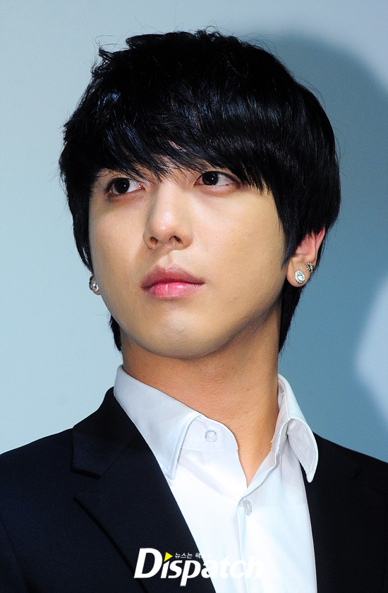 Unsolicited entity, no charges.CNBLUE Jung Yong-hwa, 29, has been cleared of allegations of graduate school fraud and commission.Prosecutors have no charge of Jung Yong-hwas alleged Business interruptionAccording to FNC Entertainment on September 9, the prosecution decided not to prosecute Jung Yong-hwa in July.There was no charge of a Business Interrupt regarding the schools Admission, it was determined.The agency said, Jung Yong-hwa washed the Misunderstood surrounding his Ph.D. course.The judgment of the law has been recognized that there was no intention of denial Admission. Jung Yong-hwa applied for an additional Ph.D. program at Kyunghee Universitys Graduate School of Applied Arts in January 2017; the department is understaffed.It is known that the department actively recommended additional support from Jung Yong-hwa.At the time, Jung Yong-hwa conducted an individual interview with the head of the department, Lee (49), and Professor, who told her own songs and explained her future plans.The person in charge of the processor has designated the interview time and place, the FNC said.However, Kyunghee University concluded Jung Yong-hwas interview as a violation of school rules.Jung Yong-hwa apologized for being ignorant, saying, I thought I could interview at the discretion of Professor.Meanwhile, Judge Lee Sang-joo, the first criminal judge of the Seoul Central District Court, sentenced Lee to 10 months in prison on August 8.Jung Yong-hwa, Jo Kyu-man, and businessman Kim Moo were convicted of granting false interview scores.Hello, FNC Entertainment.We are going to give you news about the graduate doctoral course of Jung Yong-hwa, our artist.Earlier this year, Jung Yong-hwa was faithful to the investigation of the judicial authorities, and as a result, the prosecution finally decided to dismiss Jung Yong-hwa in July, judging that there was no suspicion of Business interruption related to the schools Admission.Jung Yong-hwa, who was cleared of charges, has been recognized for not having been the intention of the denial Admission through the judgment of the law, washing up the misunderstood and suspicions surrounding the doctoral course.On the other hand, Jung Yong-hwa, who joined the army in March, is currently serving in the 702 special performance after completing basic military training with excellent grades.
