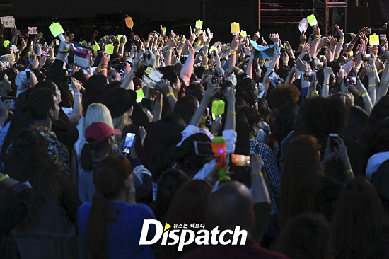 NCT127 is successfully promoting the United States of America debut. It appeared in a famous local program and revealed its presence.NCT127 participated in the recording of Jimi Hendrix Kimmel Love Live! at United States of America LA at 6 pm on the 8th.The new song Regular English version was presented for the first time.First of all, Jimi Hendrix Kimmel Love Live! Is a late-night talk show that started in 2003.It is considered to be the signboard program of United States of America broadcaster ABC. It is hosted by famous comedian Jimi Hendrix Kimmel.NCT127 performed uniquely: Regular was a Latin trap genre; members appeared in colorful burgundy suits; and overwhelmed the stage with a sword-gunned sword.NCT127 is a little-known boy group at United States of America; now in a rookie position to announce its name.However, fans accurately sang songs such as Cherry Night and Firefighting Car.Local officials are also unexpectedly popular: David, 33, who works in a nearby studio, said, The popularity of the new boy group is great, and I came out surprised by the shouts.The reaction was different from the start of the United States of America promotion. NCT127 was on the Mickey Mouse 90th Anniversary concert on the 6th.The only one of the artists on the day received a standing ovation.It was also selected as Apple Musics Up Next, the first Korean singer to perform. Up Next is a corner where global stars are expected to be active in The Artists around the world.In an interview with United States of America, leader Tae Yong said, It seems to me that being able to work in America is a great thing.I want to show you a good stage hard. This is not the only thing. NCT127 was officially invited to the American Music Awards (AMAs).It will be on the AMAs red carpet at the Microsoft Corporation Theater in Los Angeles on the 9th.The show is also receiving steady love calls. It will also record representative entertainment programs such as Fox 11s Good Day LA, NBCs Access Hollywood, and the biggest entertainment channel E!s E! News.United States of America girl waiting for NCT127.NCT127, which appeared on the show Jimi Hendrix KimmelLove Live!!The enthusiastic reaction of local fans.The hall is phosphoric.Authenticated shot with Jimi Hendrix Kimmel.