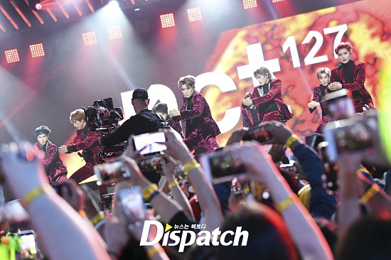 NCT127 is successfully promoting the United States of America debut. It appeared in a famous local program and revealed its presence.NCT127 participated in the recording of Jimi Hendrix Kimmel Love Live! at United States of America LA at 6 pm on the 8th.The new song Regular English version was presented for the first time.First of all, Jimi Hendrix Kimmel Love Live! Is a late-night talk show that started in 2003.It is considered to be the signboard program of United States of America broadcaster ABC. It is hosted by famous comedian Jimi Hendrix Kimmel.NCT127 performed uniquely: Regular was a Latin trap genre; members appeared in colorful burgundy suits; and overwhelmed the stage with a sword-gunned sword.NCT127 is a little-known boy group at United States of America; now in a rookie position to announce its name.However, fans accurately sang songs such as Cherry Night and Firefighting Car.Local officials are also unexpectedly popular: David, 33, who works in a nearby studio, said, The popularity of the new boy group is great, and I came out surprised by the shouts.The reaction was different from the start of the United States of America promotion. NCT127 was on the Mickey Mouse 90th Anniversary concert on the 6th.The only one of the artists on the day received a standing ovation.It was also selected as Apple Musics Up Next, the first Korean singer to perform. Up Next is a corner where global stars are expected to be active in The Artists around the world.In an interview with United States of America, leader Tae Yong said, It seems to me that being able to work in America is a great thing.I want to show you a good stage hard. This is not the only thing. NCT127 was officially invited to the American Music Awards (AMAs).It will be on the AMAs red carpet at the Microsoft Corporation Theater in Los Angeles on the 9th.The show is also receiving steady love calls. It will also record representative entertainment programs such as Fox 11s Good Day LA, NBCs Access Hollywood, and the biggest entertainment channel E!s E! News.United States of America girl waiting for NCT127.NCT127, which appeared on the show Jimi Hendrix KimmelLove Live!!The enthusiastic reaction of local fans.The hall is phosphoric.Authenticated shot with Jimi Hendrix Kimmel.