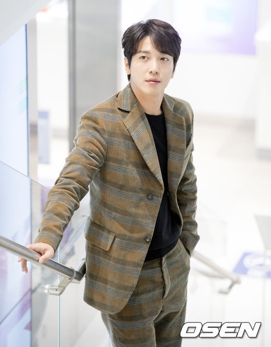 The prosecution investigation into band CNBLUE member Jung Yong-hwa came to an end to the controversy over Unsolicited Entrance as it was not charged.According to FNC Entertainment, the prosecution decided to fire Jung Yong-hwa in July after finally judging that there was no suspicion of Business interruption related to the schools Admission.Earlier, Jung Yong-hwa was involved in a police investigation in January, when he was suspected of illegally Admissioning to Kyunghee University Poster Modern Music Department.At that time, Jung Yong-hwa explained that there was no intention to Admission by expedient law in violation of school rules, and the police sent Kyunghee University Professor A and Jung Yong-hwa to the Seoul Central District Prosecutors Office, judging that individual interviews were not conducted.At the time, the agency said, I will call enough and small for some distorted parts of the remaining judicial process. Jung Yong-hwa also said, I think that interviewing can be done at the discretion of the Professor, and it is my fault and reflection that I have not checked the recruitment guidelines properly. No, he said.Until just before joining the army in March, Jung Yong-hwa had a schedule promised to his fans and said, Please believe me.Jung Yong-hwa, who was cleared in about seven months, ended the suspicions surrounding his doctoral career.It is recognized that the intention of the denial Admission was not made through the judgment of the law.Currently, Jung Yong-hwa is serving in the military at the 2nd Corps 702 Special Performance Team.Jung Yong-hwa recently told fans in a hand letter, I am training and serving my best with a sense of duty. I feel things I have missed while I was a soldier Jung Yong-hwa, not Jung Yong-hwa, and I am looking back on myself and getting a lot.I feel like I have good influences and it seems to be really good times. DB.