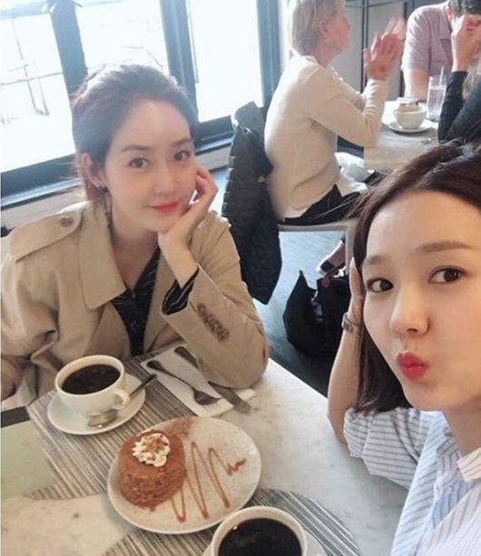 Sung Yu-ri, a girl group Finkle, remembered the New York City Travel in the United States with Lee Jin.Sung Yu-ri posted a picture on his SNS on the 9th with an article entitled Nostalgic Memory.The photo shows Lee Jin and Sung Yu-ri, who have a relaxing and enjoyable time, leaving behind traces in restaurants, subways and attractions.Especially, the fans are also showing their longing for the two people who are taking a friendly pose.On the other hand, Sung Yu-ri is a SBS Plus entertainment program broadcast last month.At the night opening, Lee Jin showed off his unchanging friendship after 20 years, and the two still boasted a sticky friendship as they strolled through the streets of New York City.Sung Yu-ri SNS