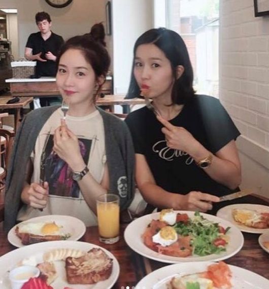 Sung Yu-ri, a girl group Finkle, remembered the New York City Travel in the United States with Lee Jin.Sung Yu-ri posted a picture on his SNS on the 9th with an article entitled Nostalgic Memory.The photo shows Lee Jin and Sung Yu-ri, who have a relaxing and enjoyable time, leaving behind traces in restaurants, subways and attractions.Especially, the fans are also showing their longing for the two people who are taking a friendly pose.On the other hand, Sung Yu-ri is a SBS Plus entertainment program broadcast last month.At the night opening, Lee Jin showed off his unchanging friendship after 20 years, and the two still boasted a sticky friendship as they strolled through the streets of New York City.Sung Yu-ri SNS