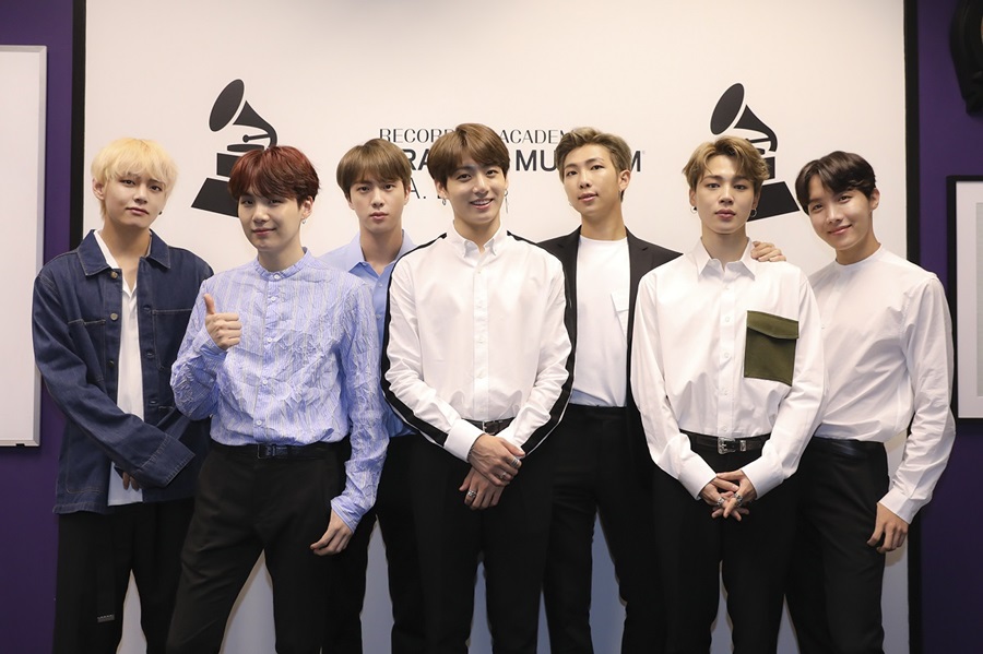The road to this point is history: from the occupation of Billboard to the youngest Order of Culture, the story of BTS.Group BTS, which has emerged as a global star beyond Korea, has set a record of being the youngest cultural medal winner.Kim Eui-kyeom, a spokesman for Blue House, said in a written briefing that he had voted on the agenda at a Cabinet meeting held at Blue House under the presidency of President Moon Jae-in.We have decided to award the Hwagwan Cultural Medal to seven BTS members who have contributed to the development of popular culture and arts, such as spreading Korean Wave, said Kim Eui-kyeom, a spokesman for the company.Prime Minister Lee Nak-yeon said at the meeting, Many young people from foreign countries are calling Korean lyrics as a group, contributing not only to the spread of Korean Wave but also to the spread of Hangul.The South Korea Popular Culture and Arts Award is a place where the best people who shine the South Korean pop culture art gather. It is an event where everyone who shines the Korean pop culture art is selected as the winner every year.The Hwagwan Cultural Medal, which BTS receives, is a 5th grade medal awarded to those who have a clear achievement in the development of culture and arts. Bae Yong Joon received it in 2008 and Paik Nambong in 2010.BTSs latest global move is dazzling.He has a comeback stage at the Billboard Music Awards and has been awarded the Social 50 category for the second consecutive year. Recently, he has been influential in the UN General Assembly speech, Jimmy Fallon Show and Good Morning America.Especially recently, it was the first Korean singer to complete the United States of America Stadium performance.He held a LOVE YOURSELF world tour at United States of America New York City City Field on the 6th (local time) and breathed for nearly three hours with 40,000 fans.City Field is the home stadium of the New York City Mets in the Major League, and is one of the most popular pop stars such as Paul McCartney, Beyonce and Lady Gaga.BTS made a new history, performing in City Field for the first time in Korea Singer.BTS, which is contributing to the Korean Wave with such a brilliant global move, will tour LOVE YOURSELF Europe on the 9th and 10th in London, Otu Arena, Netherlands, Amsterdam, Germany, Berlin and Paris, France.