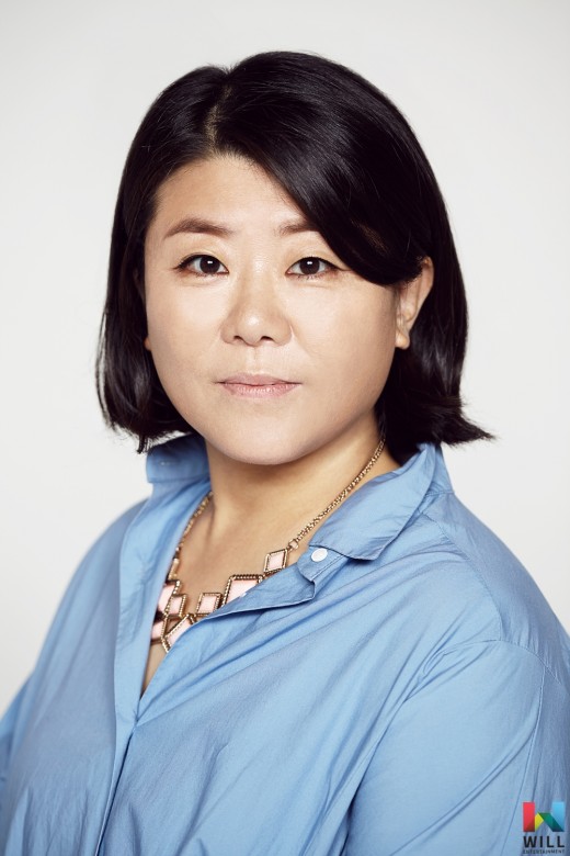 Actor Lee Jung Eun successfully completed Knowing Wife and Mr. Shine. His body was hard, but he got a man.Lee Jung Eun, who appeared on TVNs Mr. Shene (played by Kim Eun-sook, directed by Lee Eung-bok) and Knowing Wife (played by Yang Hee-seung and directed by Lee Sang-yeop), recently conducted an End interview at a cafe in Cheongdam-dong, Gangnam-gu, Seoul.Lee Jung Eun met with viewers over the course of a year through Mr. Sheine, his wife, and JTBC Miss Hammurabi.All three films were successful, and Lee Jung Euns presence was clearly revealed.I think Ive been very lucky for a year, said Lee Jung Eun, smiling.In Mr. Shene, Lee Jung Eun played the role of Hamans house, the nanny of Aegie Goa Ae-shin (Kim Tae-ri).In Knowing Wife, she was divided into the mother of Han Ji-min, and thus she had the most active breathing with Kim Tae-ri and Han Ji-min.So, Lee Jung Eun had a different affection for Kim Tae-ri and Han Ji-min. Do Kim Tae-ri have to be hard?I think it fits the role of Ko Ae-sin really well. Its not really easy, its calm.I still contact you personally, and the more I meet, the more I feel like onion. Han Ji-min has a long career. Hes more like an adult than me. He was also good at leading the field.I thought I was going to be pretty because my face was pretty, but I was really active and affinity. I think I saw a different side.Ive been in touch with her personally, but now Im a friend beyond her daughter.Lee Byung-hun in Mr. Shen and Ji Sung in Knowing Wife showed good breathing.Lee Jung Eun said, It seems to depend on the role.Lee Byung-hun looked at Ko Ae-shin as a protection, and Ji Sung looked at her as a request for her daughter, said Eugene Cho-i.On Lee Byung-hun, Lee Jung Eun said, Im a really good actor, Im very good at it. Im good at it.Im a Hollywood star, but I didnt feel that on set. As for Ji Sung, Our son-in-law is very right. Its infinite affection.I think theres a coalition as Zhang Mo, he laughed.Lee Jung Eun also said, Lee Byung-hun and Ji Sung are really friendly. I have a long experience in the field.Lee Byung-hun and Ji Sung seem to be doing well for the actors who appeared in Drama All In.I watched All In as a viewer, and I never thought I would act with two people. Despite being single, Lee Jung Eun has perfected both mother and Zhang Mo. It is a real family that I get every time I work.Im not married, and Ive never raised a child as a mother, so Im not going to be enough, but I think about eating, drinking, and living with the actor.It seems like its not enough. Youre not going to be as good as you actually have.I wish I could play an older role, but I think viewers, writers, and directors see that in me.Any Acting that pours my affection into my family infinitely will be positive, he said.