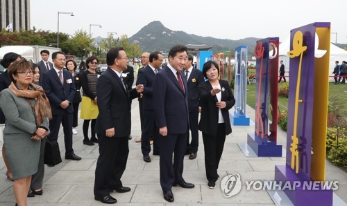 Lee said in his congratulatory speech, Hangeul is not our own writing.Sejong Institute, which teaches Hangul, has increased to 174 in 57 countries by this year. The young people of World receive BTSs Korean lyrics and sing together.The government decided yesterday at State Council to give the proud BTS a cultural medal, he said.The government decided to award the Hwagwan Cultural Medal to seven BTS members who contributed to the spread of Korean Wave in State Council presided over by President Moon Jae-in the previous day.Lee said in this State Council, Many young people from abroad are calling Korean lyrics as a group, contributing not only to the spread of Korean Wave but also to the spread of Hangul. He publicly said the same thing in front of the public through the Hangul Day celebration.In the meantime, Prime Minister Lees praise and encouragement of BTS continued steadily and spread widely through SNS.We need to strengthen the status of cultural powerhouses by spreading the Korean Wave, Lee said. After singer Psy, BTS, which enthusiastically enthuses World youth, and Jung Hyun, who fascinated World as a human being, are also suggesting a lot.On June 5, State Council said, Last month, BTS was the first Korean singer to win the United States of America Billboard 200. We once again confirmed the amazing creativity and enthusiastic efforts of our young people and the international competitiveness of Korean cultural contents. He praised.When news of BTS second conquest of Billboard 200 broke on September 3, Lee wrote on Twitter and Facebook that the only singers to reach the top of the Billboard twice a year are superstars such as The Beatles, Elvis Presley and Frank Sinatra, who are the only ones to be named BTS captains.On September 25, he introduced Facebook to the remarks of President Moon Jae-in at the United States of America New York City and the speech of BTS leader Kim Nam-joon (RM).Kim Nam-joons speech, introduced by Lee, said, Even if I made a mistake yesterday, I am myself yesterday, and I am a lack of today and a mistake.I will be a part of the line that I will be more wise tomorrow. At the time, BTS attended the United Nations Childrens Fund (UNICEF and UNICEF) youth agenda Generation Unlimited event held at the New York City United Nations Headquarters Trust Board meeting hall, and Kim Nam-joon spoke in English for seven minutes.Billboard 200 Top 2 and United Nations Speech Continued BTS