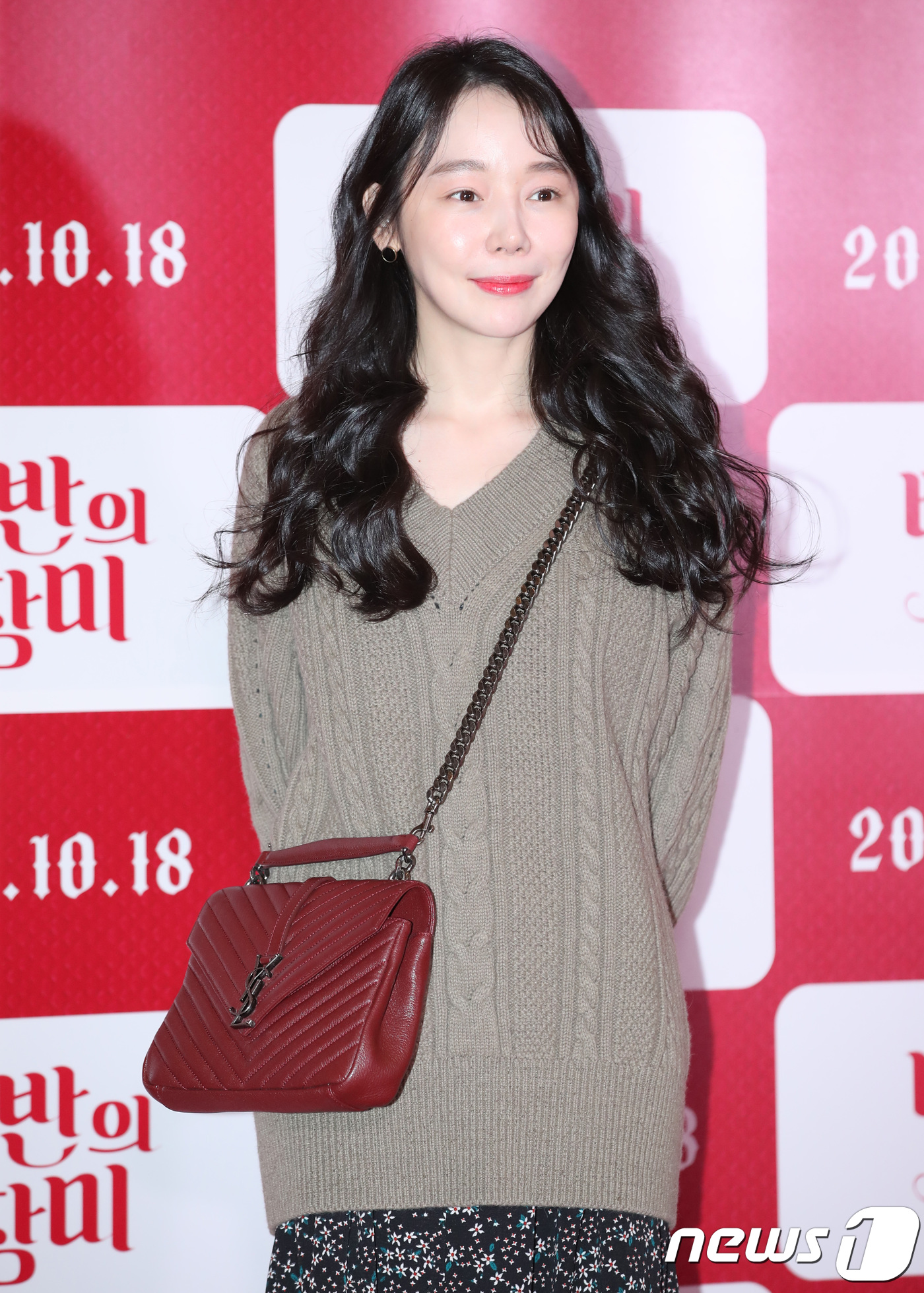 Seoul:) = Actor Soy poses at the VIP premiere of the movie Rose of Rebellion at the entrance of Lotte Cinema Counter in Jayang-dong, Gwangjin-gu, Seoul on the 10th.The Rose of Rebellion is a work that depicts a very special day of three men and a woman who have decided to leave behind a sad life history but still want to do it and have a lot of regret. 10.10