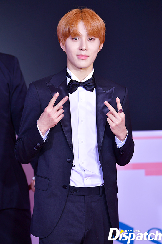 NCT127 Jung Woo stepped on his first AMAs Red Carpet, which has been a brilliant team since joining as an official member last month.Jung Woo stepped on the 2018 American Music Awards (hereinafter referred to as the 2018 AMA) Red Carpet at the United States of Americas Microsoft Corporation Theater at 4 p.m. on Saturday.Jung Woo said in a meeting with The NCT127 joining, Its miraculous, and I still cant believe Im here for AMAs.Thanks to my brothers and fans, he said.Meanwhile, NCT 127 completed a successful United States of America promotion.Starting with the 90th Anniversary of Mickey Mouse concert, he appeared in Jimmy Kimmel Live! and Good Day LA to confirm his popularity.A domestic comeback is also set to be released on Wednesday, with the new album EnCity #127 Regular - Irregular (NCT #127 Regular - Irregular).He will begin his career with the title song Regular.AMAs Red Carpet.I dont believe it.Miracle!