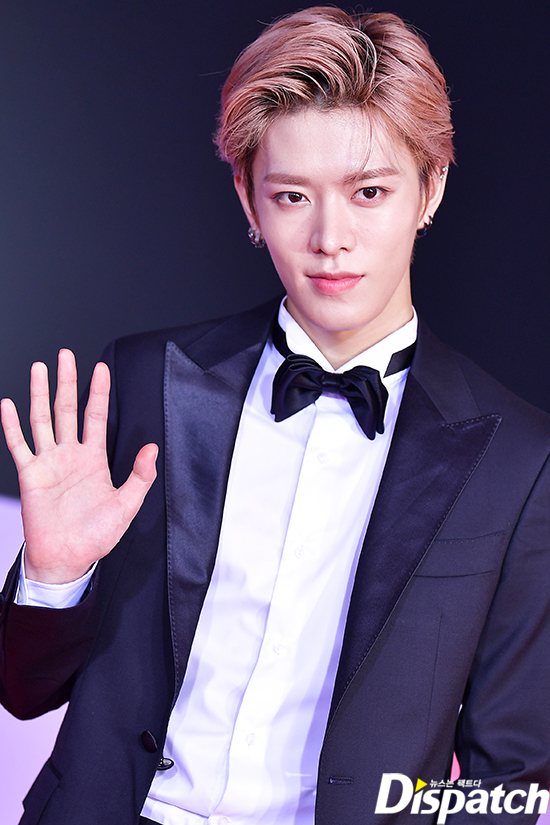 NCT127 Yuta Nakamoto shows off deadly visualNCT127 stepped on the 2018 American Music Awards (hereinafter referred to as the 2018 AMA) Red Carpet at the United States of Americas Microsoft Corporation Theater at 4 p.m. on the 9th.Yuta Nakamoto was a strong charisma on the day, making Red Carpets atmosphere warm with visuals as well as live eyes.Meanwhile, NCT 127 completed a successful United States of America promotion.Starting with the 90th Anniversary of Mickey Mouse concert, he appeared in Jimmy Kimmel Live! and Good Day LA to confirm his popularity.A domestic comeback is also set to be released on Wednesday, with the new album EnCity #127 Regular - Irregular (NCT #127 Regular - Irregular).He will begin his career with the title song Regular.No boy.Mans Charisma.Snow, youre alive.The Southern God of Leka.