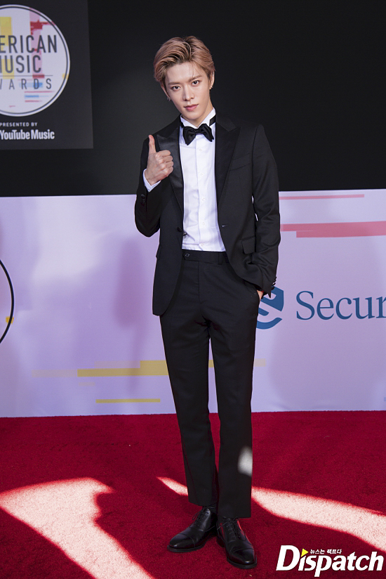 NCT127 Yuta Nakamoto shows off deadly visualNCT127 stepped on the 2018 American Music Awards (hereinafter referred to as the 2018 AMA) Red Carpet at the United States of Americas Microsoft Corporation Theater at 4 p.m. on the 9th.Yuta Nakamoto was a strong charisma on the day, making Red Carpets atmosphere warm with visuals as well as live eyes.Meanwhile, NCT 127 completed a successful United States of America promotion.Starting with the 90th Anniversary of Mickey Mouse concert, he appeared in Jimmy Kimmel Live! and Good Day LA to confirm his popularity.A domestic comeback is also set to be released on Wednesday, with the new album EnCity #127 Regular - Irregular (NCT #127 Regular - Irregular).He will begin his career with the title song Regular.No boy.Mans Charisma.Snow, youre alive.The Southern God of Leka.
