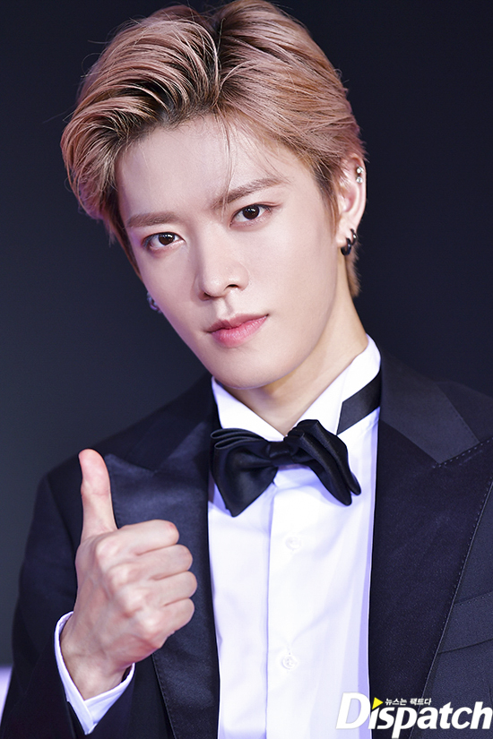 NCT127 Yuta Nakamoto shows off deadly visualNCT127 stepped on the 2018 American Music Awards (hereinafter referred to as the 2018 AMA) Red Carpet at the United States of Americas Microsoft Corporation Theater at 4 p.m. on the 9th.Yuta Nakamoto was a strong charisma on the day, making Red Carpets atmosphere warm with visuals as well as live eyes.Meanwhile, NCT 127 completed a successful United States of America promotion.Starting with the 90th Anniversary of Mickey Mouse concert, he appeared in Jimmy Kimmel Live! and Good Day LA to confirm his popularity.A domestic comeback is also set to be released on Wednesday, with the new album EnCity #127 Regular - Irregular (NCT #127 Regular - Irregular).He will begin his career with the title song Regular.No boy.Mans Charisma.Snow, youre alive.The Southern God of Leka.