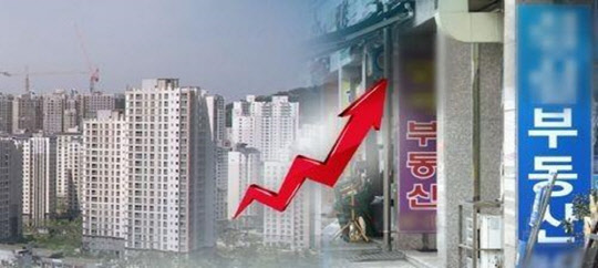 문재인 정부가 출범 이후 1년 5개월간 8번의 부동산 대책을 쏟아냈음에도 서울 집값은 잡히지 않고 12.6%나 오른 것으로 나타났다. 지방 부동산 시장은 침체가 심화됐다.<연합뉴스>