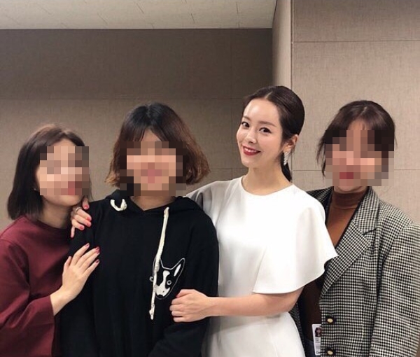 The caring image of actor Han Ji-min has been revealed.Han Ji-min wrote on his Instagram on October 10, People who give me light from head to toe.I am always busy with group photo for the first time. Inside the photo was a picture of Han Ji-min standing alongside the staff, who poses in a white dress.Han Ji-mins white-green skin and distinctive features stand out.The fans who responded to the photos responded such as There is no angel, The world is beautiful and The real goddess.delay stock