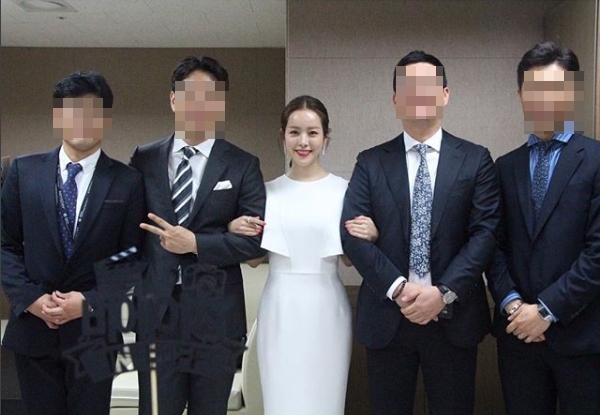 The caring image of actor Han Ji-min has been revealed.Han Ji-min wrote on his Instagram on October 10, People who give me light from head to toe.I am always busy with group photo for the first time. Inside the photo was a picture of Han Ji-min standing alongside the staff, who poses in a white dress.Han Ji-mins white-green skin and distinctive features stand out.The fans who responded to the photos responded such as There is no angel, The world is beautiful and The real goddess.delay stock