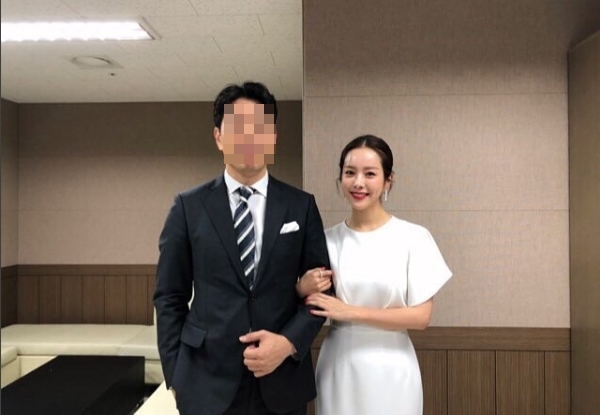 The caring image of actor Han Ji-min has been revealed.Han Ji-min wrote on his Instagram on October 10, People who give me light from head to toe.I am always busy with group photo for the first time. Inside the photo was a picture of Han Ji-min standing alongside the staff, who poses in a white dress.Han Ji-mins white-green skin and distinctive features stand out.The fans who responded to the photos responded such as There is no angel, The world is beautiful and The real goddess.delay stock