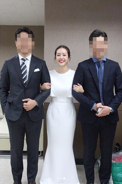 The caring image of actor Han Ji-min has been revealed.Han Ji-min wrote on his Instagram on October 10, People who give me light from head to toe.I am always busy with group photo for the first time. Inside the photo was a picture of Han Ji-min standing alongside the staff, who poses in a white dress.Han Ji-mins white-green skin and distinctive features stand out.The fans who responded to the photos responded such as There is no angel, The world is beautiful and The real goddess.delay stock