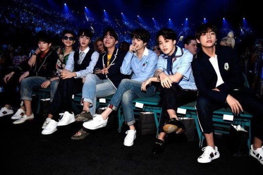 Group BTS sent Haru to and from heaven and hell.AMA Award, Billboard Main Album Chart for 6 consecutive weeks, but Jungkooks unexpected injury caused many fans to feel sorry.BTS won the Payborit Social Artist Award at the 2018 American Music Awards (hereinafter referred to as AMA) ceremony held at the United States of Americas Microsoft venue in Los Angeles on the 9th (local time).This is the first time that BTS has won the AMA award; it is also the first time that a South Korean singer has won a trophy.BTS said in the video, I am grateful for your love and support and for allowing me to receive a special award.In particular, this repackaged album Love Your Self-Reflective Anthology has been in the eighth, 15th, 19th, 25th and 24th place for 6 consecutive weeks since it reached the first week of entering the United States of America Billboard main album chart in September.It is literally a sign that BTSs global popularity can be confirmed.Thanks to the popularity of the world tour Love Your Self, the Asian tour schedule such as Taiwan, Singapore, Hong Kong and Thailand also proved to be enormous popularity of BTS.As a result, BTS confirmed 41 performances in 20 cities including United States of America, Canada, Britain, Netherlands, Germany, France, Japan, Taiwan, Singapore, Hong Kong and Thailand, starting with the LOVE YOURSELF tour held at the Olympic Stadium in Jamsil, Seoul on August 25 and 26.However, Jungkooks unexpected injury caused many people to feel sorry.According to his agency, Jungkook was injured when he was rehearsing and sound checking and was tearing his heel against the furniture while he was loose in the waiting room.Jungkook was on stage for London but had to continue performing in the chair without choreography.Especially, as Jungkooks injury occurred during the preparation of the performance, it was more regrettable to see Jungkooks efforts to show better performances.Fans are also continuing their messages every day hoping for Jungkooks recovery.Jungkook climbed to the performance hall and said, I have been expecting a lot and I am grateful for making me really happy on stage.I will promise that this will not happen again as I go through today. After saying that I was tearful of my sorryness for my fans.Meanwhile, BTS rapid move is still in progress; BTS is the youngest in history to receive the Cultural Medal in recognition of its contribution to the development of popular culture and arts and the spread of Korean Wave.Cheong Wa Dae said, BTS is contributing not only to the spread of Korean Wave but also to the spread of Hangul, as many young people from foreign countries call the lyrics in Korean as a group.Big Hit Entertainment, DB