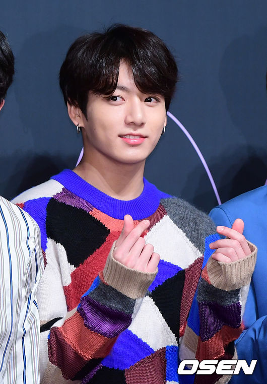 Group BTS sent Haru to and from heaven and hell.AMA Award, Billboard Main Album Chart for 6 consecutive weeks, but Jungkooks unexpected injury caused many fans to feel sorry.BTS won the Payborit Social Artist Award at the 2018 American Music Awards (hereinafter referred to as AMA) ceremony held at the United States of Americas Microsoft venue in Los Angeles on the 9th (local time).This is the first time that BTS has won the AMA award; it is also the first time that a South Korean singer has won a trophy.BTS said in the video, I am grateful for your love and support and for allowing me to receive a special award.In particular, this repackaged album Love Your Self-Reflective Anthology has been in the eighth, 15th, 19th, 25th and 24th place for 6 consecutive weeks since it reached the first week of entering the United States of America Billboard main album chart in September.It is literally a sign that BTSs global popularity can be confirmed.Thanks to the popularity of the world tour Love Your Self, the Asian tour schedule such as Taiwan, Singapore, Hong Kong and Thailand also proved to be enormous popularity of BTS.As a result, BTS confirmed 41 performances in 20 cities including United States of America, Canada, Britain, Netherlands, Germany, France, Japan, Taiwan, Singapore, Hong Kong and Thailand, starting with the LOVE YOURSELF tour held at the Olympic Stadium in Jamsil, Seoul on August 25 and 26.However, Jungkooks unexpected injury caused many people to feel sorry.According to his agency, Jungkook was injured when he was rehearsing and sound checking and was tearing his heel against the furniture while he was loose in the waiting room.Jungkook was on stage for London but had to continue performing in the chair without choreography.Especially, as Jungkooks injury occurred during the preparation of the performance, it was more regrettable to see Jungkooks efforts to show better performances.Fans are also continuing their messages every day hoping for Jungkooks recovery.Jungkook climbed to the performance hall and said, I have been expecting a lot and I am grateful for making me really happy on stage.I will promise that this will not happen again as I go through today. After saying that I was tearful of my sorryness for my fans.Meanwhile, BTS rapid move is still in progress; BTS is the youngest in history to receive the Cultural Medal in recognition of its contribution to the development of popular culture and arts and the spread of Korean Wave.Cheong Wa Dae said, BTS is contributing not only to the spread of Korean Wave but also to the spread of Hangul, as many young people from foreign countries call the lyrics in Korean as a group.Big Hit Entertainment, DB