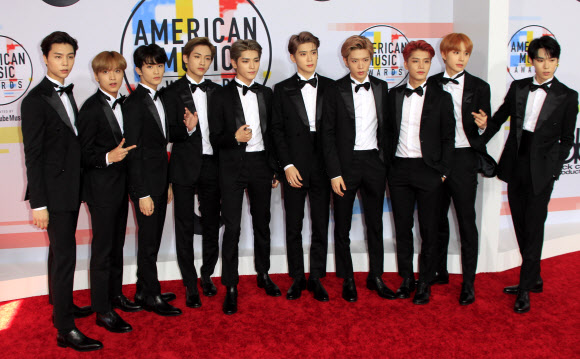 Group NCT 127 poses at the 2018 American Music Awards Red Carpet Event at the Microsoft Corporation Theater in Los Angeles, USA, on the 9th (local time).EPA Yonhap News