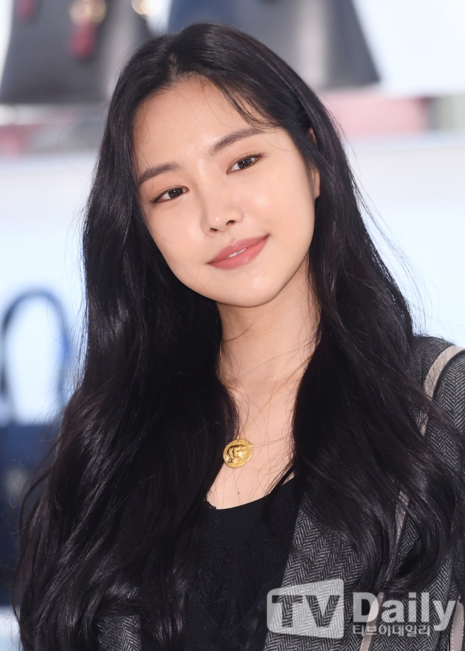 The Samantabasa Muse Son Na-eun photo event was held at the headquarters of Lotte Department Store in Jung-gu, Seoul on the afternoon of the 10th.Apink Son Na-eun poses for the day.Meanwhile, Apink, which Son Na-eun belongs to, is currently hosting the 2018 Apink Asia Tour (2018 Apink Asia Tour).[son na-eun