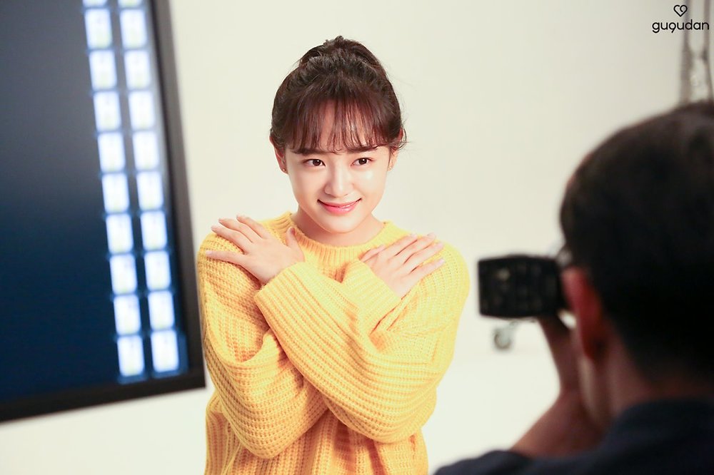 A behind-the-scenes photo of the group Gugudan member Sejeong was released.Gugudans official Instagram page reads Autumn Fairy Kim Se-jeong is clear today.Gugudan Sejeongs advertising shoot behind-cut, which came like a surprise Gift with autumn. Check it now.The picture shows Sejeong smiling brightly in a light blue sleeveless tee, and Sejeongs sparkling skin makes her fresh beauty even more prominent.Sejeongs large, clear eyes also catch the eye.Fans who encountered the photos responded such as Kim Se-jeong is pretty, I have to love and I am a fairy.delay stock