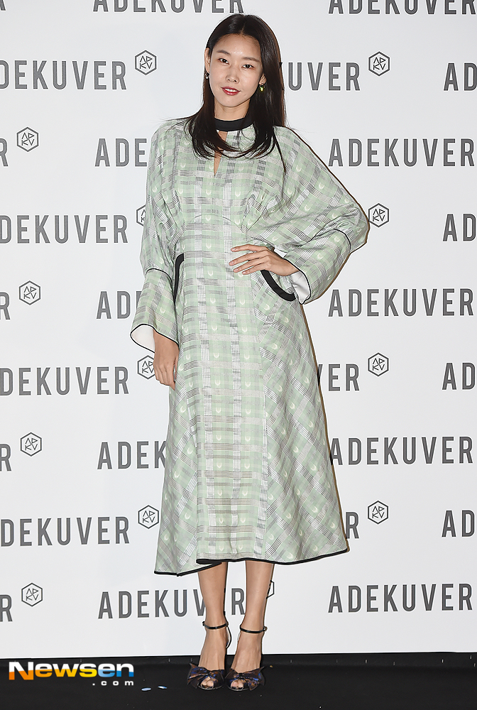 Adekube Flagship Store launch event Photo Call was held at Road to Dosan Horim Art Center in Gangnam-gu, Seoul on the afternoon of October 11th.Model Han Hye-jin poses on the day.useful stock