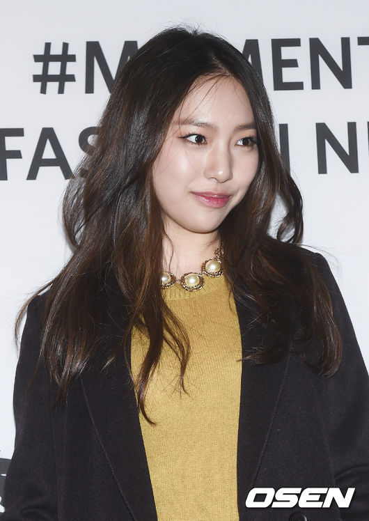 Model Lee Jin is posing at the G Fashion Night event to commemorate the renewal of the four major brands of GS Shop at Seoul Seonyudo GS Gangseo N Tower on the afternoon of the 11th.