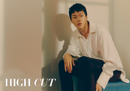 Actor Jang Ki-yong decorated the cover of Hycutt with pure visual.Jang Ki-yong has released a variety of charms that call for virtue through the star style magazine Hycutt picture issued on the 18th.The boy beauty conveyed by clear skin and sleek jaw line, the youthfulness felt in the strong spirit and warmth, and the gentleman who emits the perfect proportion of the suit fit.The next generation of all-in-one who has been proven to be acting has appeared here. The unrealistic appearance of each others different masculinity temperature and fragrance is impressive with the difference between perfect appearance and small eyes.In an interview after shooting, Jang Ki-yong asked when the moment he realized popularity was The age group that you will find out after Confession Couple has expanded to 30-40s.Most of the teenage female fans were modeled.Nowadays, when I go to eat after shooting, my 40s will greet me, and when I shoot location, my 70s and 80s will welcome me.I was greedy to show more Actor as an Actor. Asked about why he chose Bad Guys: The Movie as his next film, he said: Its a simple reason.I originally liked the Noir Action movie, and when I had a good opportunity, I wanted to learn action properly and do it well.It was my first movie, and I was excited to work with new staff and Actor seniors.I am playing a new character that is not in the drama Bad Guys, and I am glad that I can show you the charm that I have not shown before. Asked what was the most pleasant thing I heard recently, I replied, I was very grateful for the words Jang Ki-yong, good eyes.I want to be an Actor who is expected to continue.I usually like to play with a joke and a bright person, Jang Ki-yong, but I aim to show such an actor who breathes differently in his work. Jang Ki-yongs picture can be seen through Hycutt 229 issued on the 18th.Photo = Hycutt