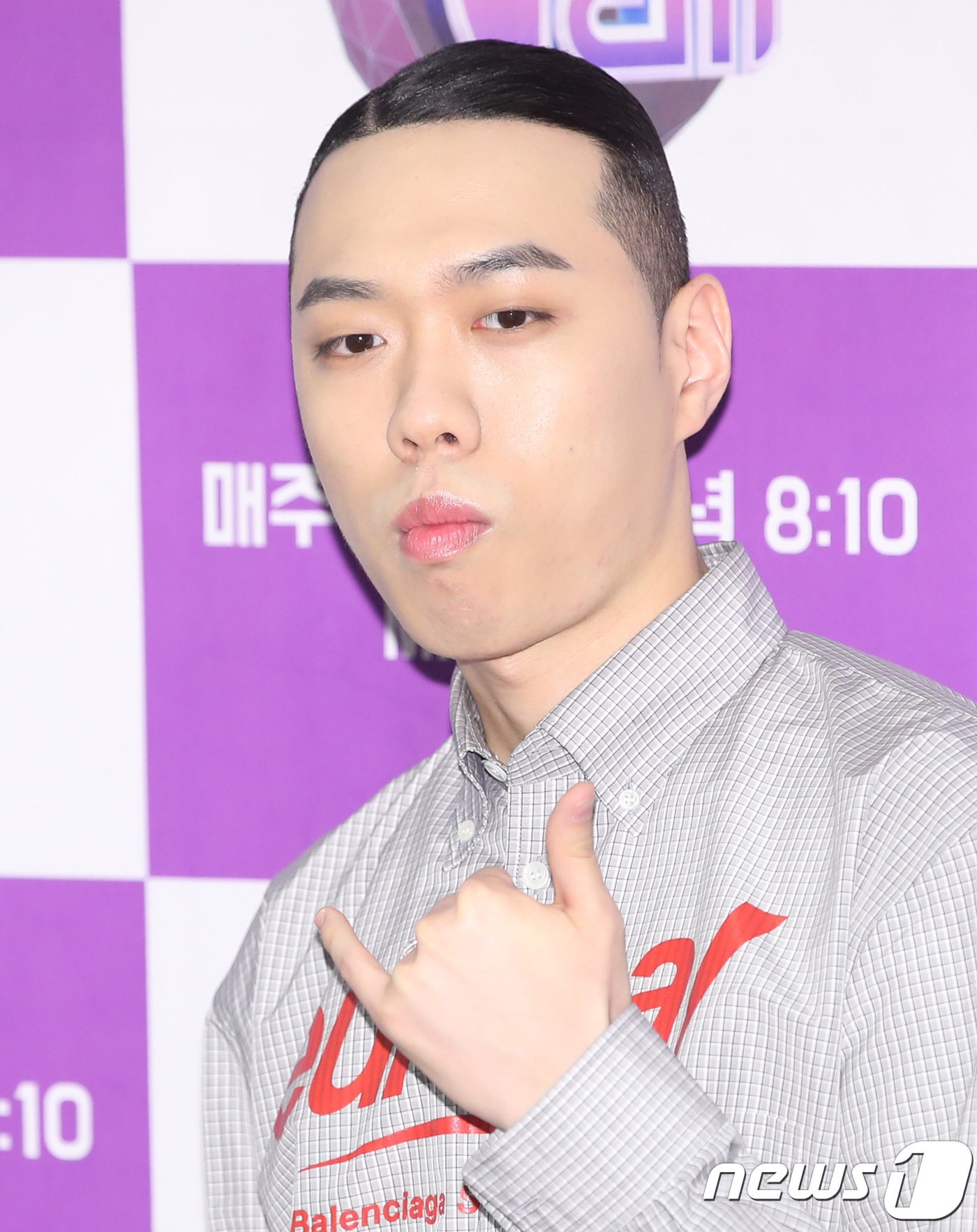 Seoul) = Rapper BewhY confirmed his appearance on MBC Everlon hip-hop survival program Killsville following Dok2.As a result of the 12th coverage, BewhY confirmed his appearance on MBC Everlon Target: Billboard - Killsville (hereinafter referred to as Killsville) scheduled to be broadcast in January and recently started recording.Killsville is a new concept hip-hop survival program that targets the Billboard charts, and rapper Dok2 has already decided to appear.Following Dok2, BewhY, who is the winner of Show Me the Money, is joining the lineup.BewhY is a talented rapper who won the final championship at Mnet Show Me the Money5 and overwhelms the crowd with only one lap even if there is no colorful stage device.As it is loved by fans with accurate delivery power and profound lyrics, it is expected to show what stage it will show through Killsville.Killsville is a new concept hip-hop survival program that has never been tried in Korea.Seven domestic rappers participate in survival to identify the final winner and challenge the Billboard chart occupation through work with world-class overseas artists.Currently, Killsville is a back door that World rapper Drake is positively discussing his appearance and another World musician is scheduled to appear.It is expected to be a survival that has taken a step forward as World peoples interest in K-POP Music has been focused on due to the group BTS (BTS), which was the first Korean singer to climb to the top of the Billboard twice.An official said, As Drake is in final coordination, we will be able to meet the survival that we have never seen before with an extraordinary system that targets the World chart.It is scheduled to air in January next year.
