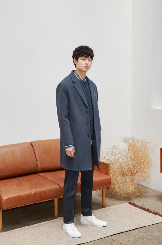 A winter picture of Miss Brother Kim Choong-jae has been released.ProjectM (PROJECT M), a refind casual brand developed by Ace Fashion Co., Ltd., unveiled a winter Coat picture of Kim Choong-jae, which is working as a brand model.Kim Choong-jae has brought up his warm charm by digesting the calm and sophisticated color of Coat in various stylings in this picture.Among them, Kim Choong-jae, who has been Choicesing Check Coat, which is particularly strong in the F/W season, showed a wearable and moody winter look by matching slacks and Snickers.In addition, the semi-overfit Coat of the soft blue tone matches the Ivo Banley knit to brighten the beauty, while the formal standard pit Coat showed the chic mood that matches the winter with the Tilgreen color Choices.Meanwhile, ProjectM, which completed Kim Choong-jaes winter fashion, plans to offer easier styling to consumers as it is ahead of the launch of more diverse colors, materials and fits of Coat this season.The products worn by Kim Choong-jae can be found at the nationwide Project M store and homepage.