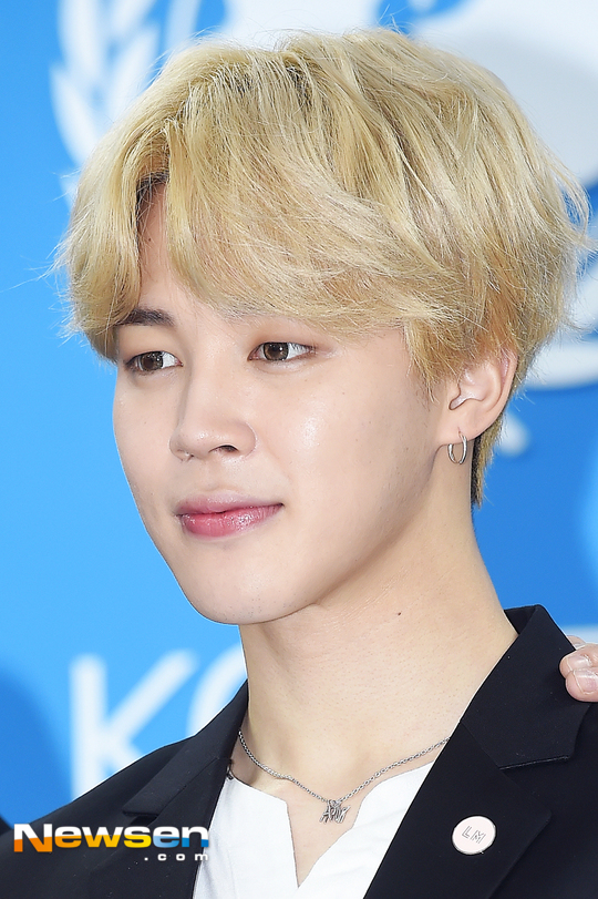 Group BTS member Jimin nailed to participate in UK talk show recording due to poor conditionIm telling you that Jimin, a member who was scheduled to participate in the Graham Norton show today, will not participate in the recording, BTS agency Big Hit Entertainment said on its official Twitter Inc. on October 12 (Korea time). Jimin took medical measures because he was seriously caught in the neck and back from the morning of the recording.I tried to get to the broadcasting station and participate in the recording, but I decided not to proceed with the recording because I was not in good physical condition, he added. I sincerely apologize for the inconvenience I have caused to many fans who expected to participate.BTS participated in the recording of The Graham Norton Show, a famous talk show on the BBC channel, which is considered to be the best talk show in the UK.Jimin was nailed on the day of the recording, with a severe wall on his neck and back. BTS recording will be broadcast on the morning of the 13th.It will present the stage of IDOL (Idol) with Talk.hwang hye-jin