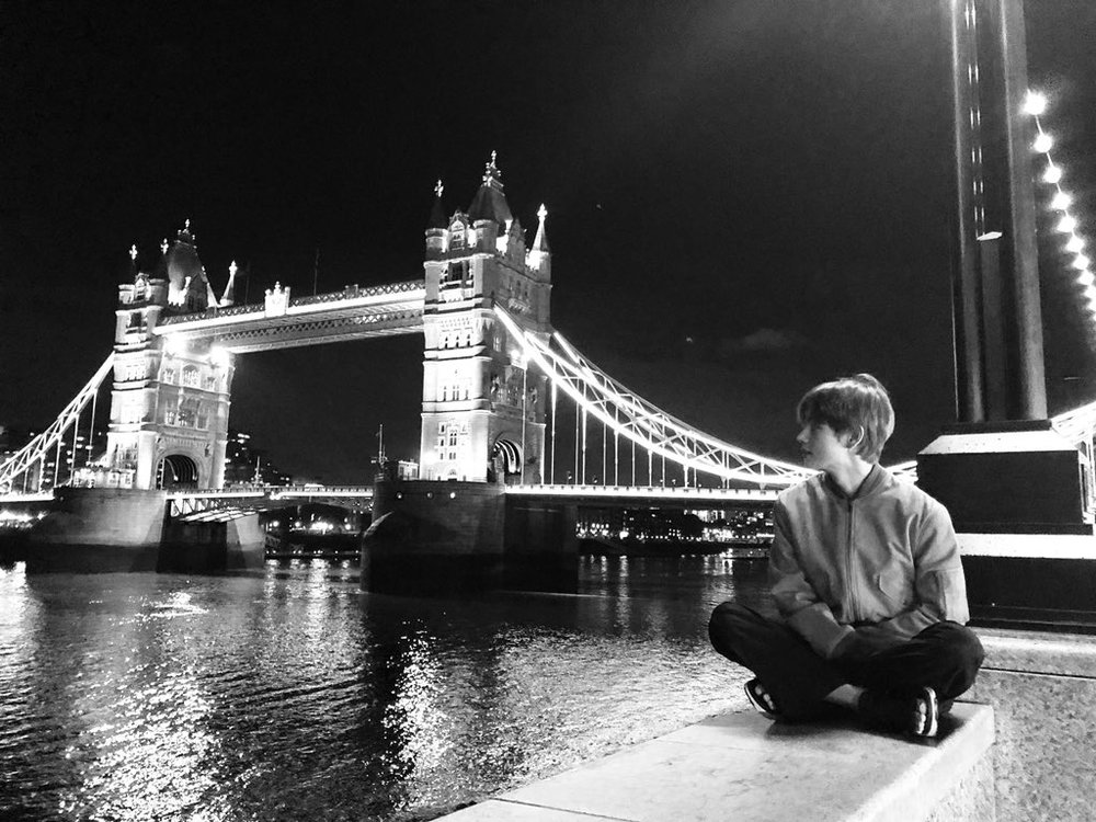 Group BTS (RM, Sugar, Jean, J-Hope, V, Ji Min, Jung Kook) member V released a visual that shines more than London night distance.V posted four photos on the official BTS SNS on the afternoon of October 12, along with an article entitled London 1/4.The photo showed V posing in front of the London River Thames Bridge in England, where V drew attention with a sculpture-clear features.BTS, which belongs to V, is working on the global tour LOVE YOURSELF (Love Yourself), which starts with the Seoul performance at Jamsil Stadium in Songpa-gu, Seoul at the end of August and leads to 41 performances in 20 cities.Following the North American tour, he has completed the London Otu Arena performance in the UK and will leave performances such as the Netherlands Amsterdam, Berlin, France Paris and Japan Dome tour in the future.hwang hye-jin