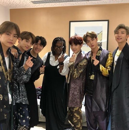 Group BTS met actor Uffy The Goldbergs on the BBCs flagship talk show The Graham Norton Show.Jimin is absent from the health issue, and fans are cheering.On the 12th, BTS released a photo on the official SNS with the explanation We met Uppy The Goldbergs.In the photo, BTS is looking at the camera with a hand heart with Uffy The Goldbergs.Uppy The Goldbergs also expressed his affection for BTS on his SNS with the article Love these guys!!In particular, BTS is wearing Korean traditional clothing in IDOL music video.BTS and Uppy The Goldbergs met on The Graham Norton Show.The Graham Norton Show is the UKs leading program on BBC Channel, which has been hosted since 2007 by actor and comedian Graham Norton, and is the UKs best late-night talk show featuring world-class stars.BTS re-asserted its global presence by reporting the appearance with Whoopi The Goldbergs, Jamie Dornan and Rosamund Pike.It is also known that he has set up IDOL stage as well as talk.However, Jimin did not attend the recording. Big Heat said, From the morning of the recording, severe walls were gathered on the neck and back to take medical measures.I arrived at the station and tried to participate in the recording, but I decided not to proceed with the recording because my physical condition was not good. Fans are pouring hot cheers, saying that it is good to pour love calls from all over the country, but health is the first priority.As a result, BTS continues its global career by launching its famous American programs Americas Got Talent, The Tonight Show Starring Jimmy Fallon, and Good Morning America, followed by UK talk shows.Meanwhile, BTS held a concert for European tour concert at London O2 Arena on October 10.O2 Arena is a large venue where the 2012 London Summer Olympics were held. 40,000 concert tickets for two days were completed at the same time as the reservation began.BTS SNS, Uffy The Goldbergs SNS