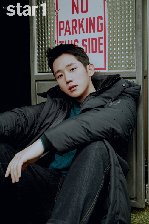 Actor Jung Hae In has covered the November issue of Star & Style Magazine.Jung Hae In conducted a picture released in the November issue of At style.In this picture, which was conducted together with an outdoor brand, Jung Hae In has digested the image of a bright young man from the image of a serious man through the concept of Haeins time.In this picture, Jung Hae In showed down style in a casual style and a masculine suit look, matching the style for winter.On the other hand, in the November issue of At Style to be released on the 23rd, you can meet the pictorial and behind-the-scenes cut of Jung Hae In.Photo = At style