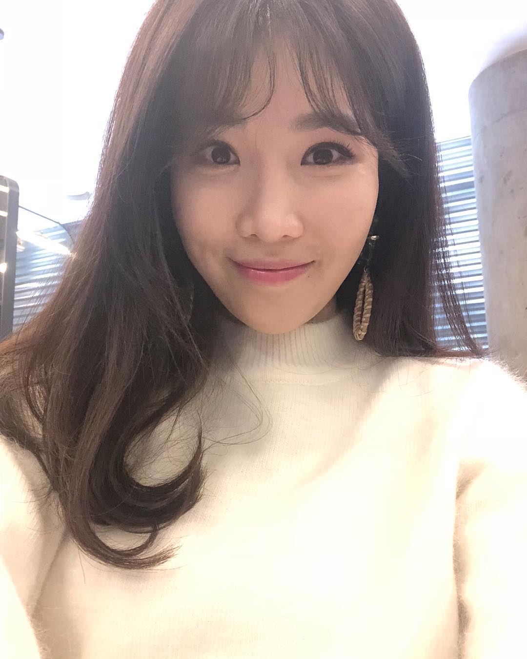 Group Davisi member Lee Hae-ri has reported on the latest.On Wednesday, Lee Hae-ri interposed a selfie photo on her Instagram with an article entitled I was cold and I wore angora...False.Lee Hae-ri in the open photo is smiling cutely in a white Angora knit that matches her clear skin.Many netizens are responding to her appearance, such as Sezel Ye and True Beauty.On the other hand, the group Davichi, which Lee Hae-ri belongs to, released We were not there in July and got a lot of response.Photo = Lee Hae-ri Instagram