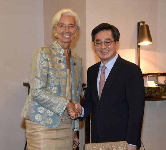 WB KOREA 이미지