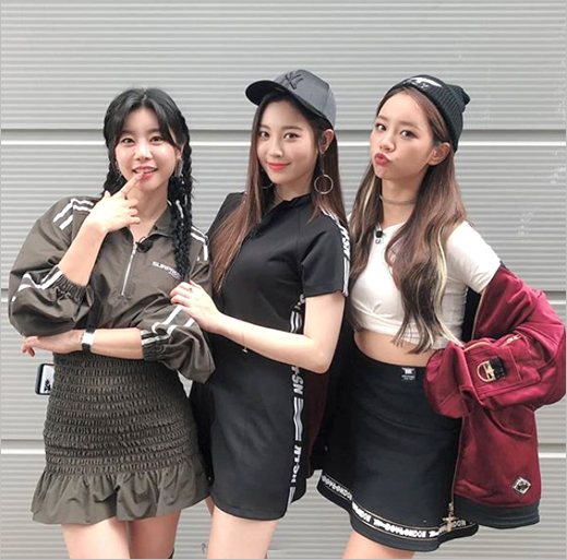 Girl group Girls Day Hyeri posted a certified photo with members Sojin and Yura.Hyeri said on his 13th day, I am glad Girls Day is here, today, Amazing Saturday will be a history?I want to see my child soon. And posted a picture taken with Sojin Yura, who appeared as a guest on the TVN entertainment program Surprising Saturday .Girls Day Sojin and Yura will appear as guests on Amazing Saturday, which will be broadcast on the 13th, and show a dedication full of motivation and enthusiasm.On the other hand, TVN Weekend Variety Entertainment Amazing Saturday is broadcast every Saturday at 7:40 pm.