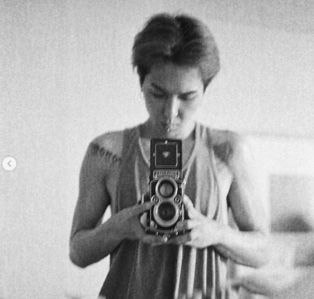 Group WINNER Song Min-ho unveiled a warm mirror Selfie.Song Min-ho posted a picture on his SNS on the morning of the 13th with an article entitled My appearance in the mirror.In the photo, Song Min-ho took a camera in front of the mirror and made various facial expressions; in another photo, she showed off her warm figure in a sleeveless shirt.Song Min-ho plays a big role in TVN New Journey to the Westsong min-ho SNS