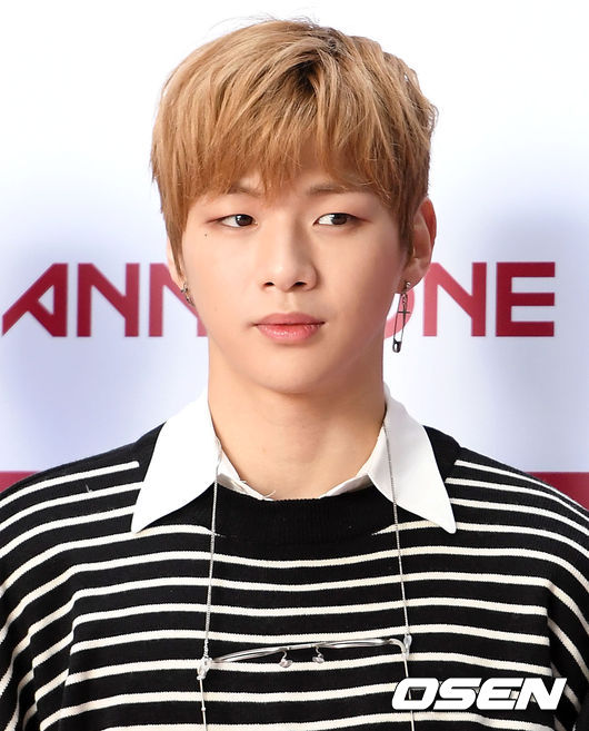 On the afternoon of the 13th, Seoul Amorepacific Corporation headquarters held a dental care brand Plesia Chicka Boom PLAY fan event.Group Wanna One Kang Daniel has photo time
