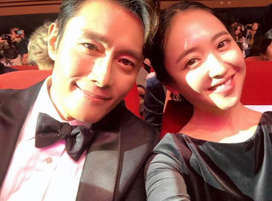 Lee Byung-hun reveals award-selka with Kim Min-jungLee Byung-hun posted a picture on his SNS on the 14th with a tag called #APAN # Kim Min-jung #KimMinJoung #LeeByungHun #LeeByungHun #Mr. Sunshine #MrSunshine.In the public photos, Lee Byung-huns smile is on his head with Kim Min-jung, another protagonist of Mr. Sean.The two men, who dressed in black, attracted attention with their awards.Actor Lee Byung-hun, who played Luxury in the role of Eugene Choy of tvN Mr. Shane, won the grand prize at the Asia Pacific Star Awards 2018 (APAN Star Awards) held at the Hall of Peace in Kyunghee University, Seoul on the 13th.Lee Byung-hun said in his award testimony, There were five main characters.Kim Min-jung, Byun Yo-han, Hyun-seok, Kim Tae-ri, I really learned a lot, he said. I thought I should be nervous and nervous as a senior. Meanwhile, Mr. Sean Shine became the lead character in the four-game series, including the Drama of the Year Award; Actor Kim Tae-ri won the Rookie of the Year award, and Kim Min-jung won the Womens Acting Award.