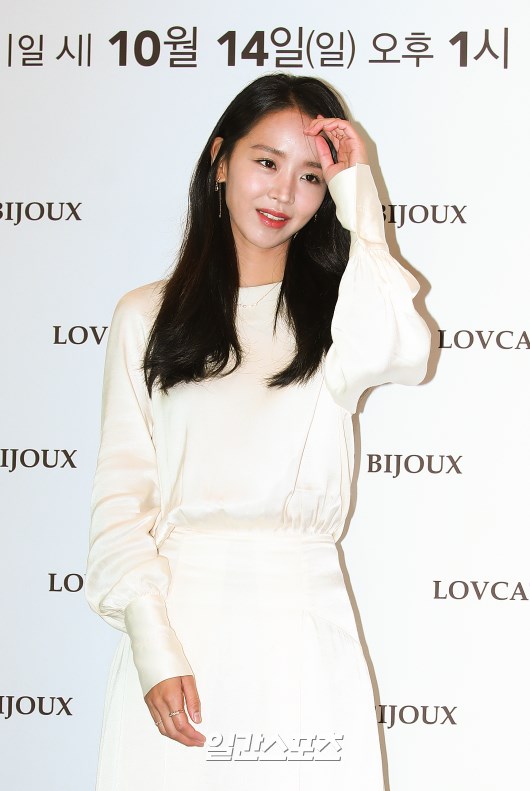 Shin Hye-sun poses at the photo time event held before the Fan signing event event ceremony.October 14, 2018