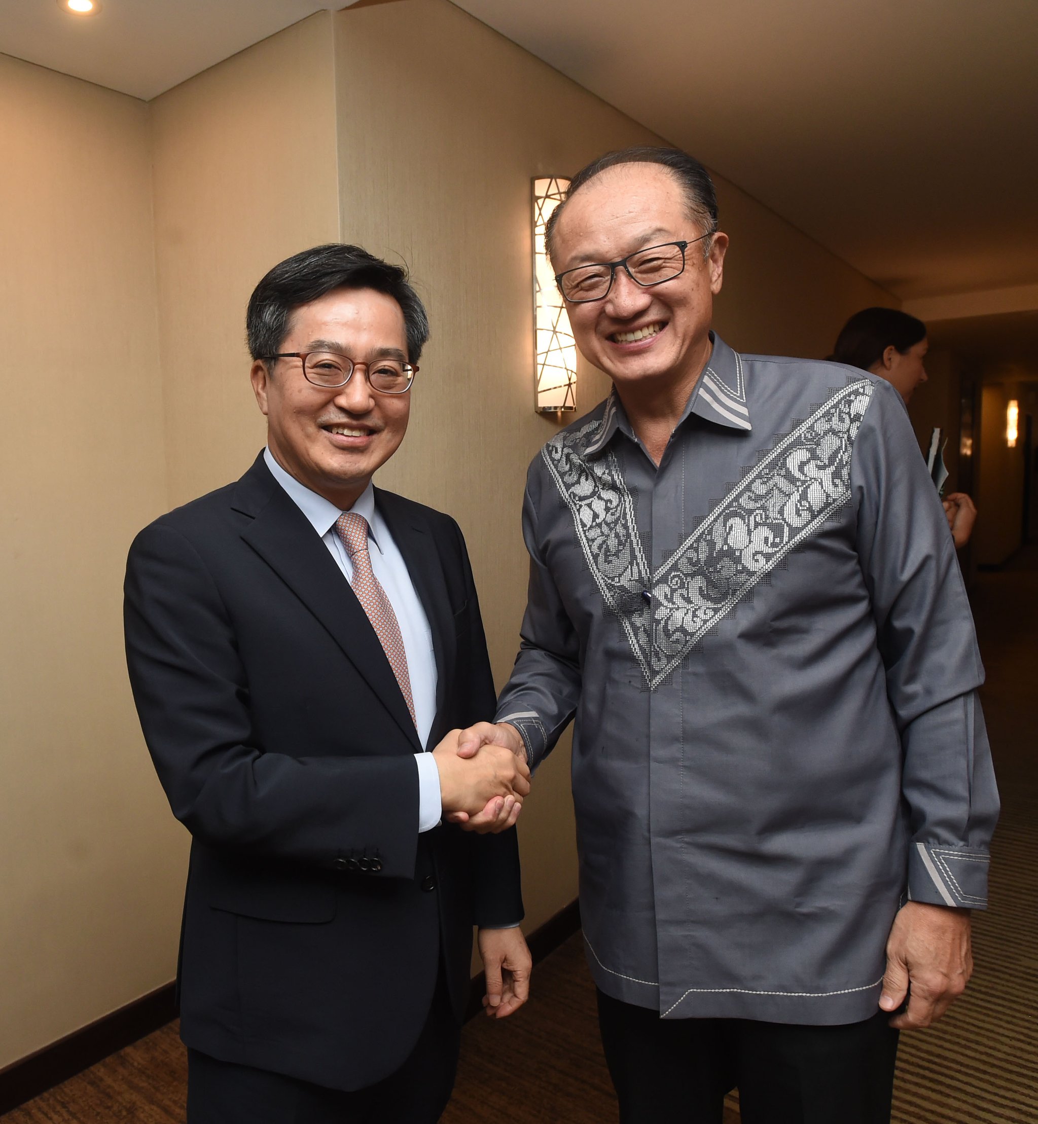 WB KOREA 이미지