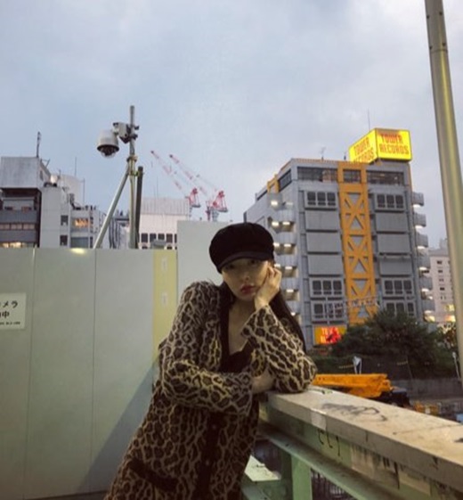 Singer Hyuna reveals happy routineOn the morning of the 14th, Hyuna posted a number of photos of her without any comment on her instagram.In the open photo, Hyuna is wearing a leopard-patterned cardigan and travels all over Japan.Especially, the clear smile and youthfulness unique to Hyona still make me happy.Previously, Hyuna officially acknowledged her devotion to DAWN DAWN, a member of the Pentagon, a junior member of her agency.However, in the process, it was revealed that it was a unilateral act that was not agreed with Cube Entertainment.Since then, Cube Entertainment has discussed the two peoples Exiting at their agency, but yet Hyuna has recently shown a healthy affection by posting a date photo with DAWN on his instagram.
