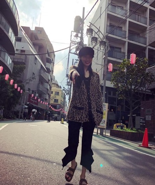 Singer Hyuna reveals happy routineOn the morning of the 14th, Hyuna posted a number of photos of her without any comment on her instagram.In the open photo, Hyuna is wearing a leopard-patterned cardigan and travels all over Japan.Especially, the clear smile and youthfulness unique to Hyona still make me happy.Previously, Hyuna officially acknowledged her devotion to DAWN DAWN, a member of the Pentagon, a junior member of her agency.However, in the process, it was revealed that it was a unilateral act that was not agreed with Cube Entertainment.Since then, Cube Entertainment has discussed the two peoples Exiting at their agency, but yet Hyuna has recently shown a healthy affection by posting a date photo with DAWN on his instagram.