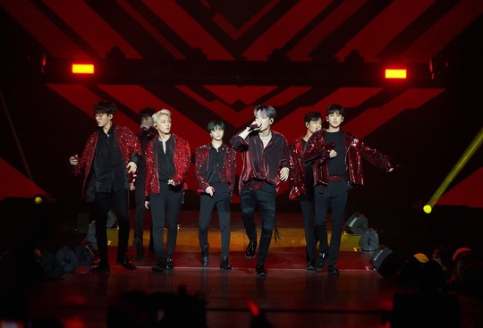 The group icon successfully concluded the concert by bringing out the local fans turbulence in Malaysia Kuala Lumpur.Icon held iKON 2018 CONTINUE TOUR IN KUALA LUMPUR at Malaysia Malawati Indoor Stadium on October 13 at 6 pm and met local fans directly.Especially, at this concert, local fans Korean Taechang minister was held and attracted attention.Bobby team called Taste Sniper and Mamdouh Elsbiay team called Love and played a hit song battle.All Malaysia local fans sang aloud the Korean lyrics; the icon members expressed their gratitude to local fans who came to see the performance.The icon has performed the albums representative songs and songs, including BLING BLING, Its Good, Taste Sniper, Love, Im Going to Die, Wind, and farewell.In addition, five more songs were added to the local fans hot encore request, and a total of 23 songs were played on the stage.The icon first performed the new song Breaking Way in Malaysia. Chan-woo said, The title is a farewell road, but I also wish happiness to walk the flower road.I only walk on the icon and flower path. Local fans also sang a celebration song to celebrate the upcoming birthday of Mamdouh Elsbiay.Mamdouh Elsbiay, who was impressed by this, expressed his gratitude, and the icon members responded by taking a surprise group photo with the fans after the encore stage.As such, the icon, which is receiving the love of global fans, is continuing its overseas tour.It will also host overseas tours in Bangkok from 19 to 20 October, Sydney and Melbourne on 25 October and 27 November, Singapore on 4 November, Manila on 11 November, Jakarta on 18 November and Hong Kong on 25 November respectively.The icon, which made a comeback with farewell road on the 1st, has also broken its own record by winning the top spot on the iTunes album charts in 25 countries as well as major music charts in Korea since the comeback.In addition, it ranked first in Chinas largest music source site QQ Music K Pop Weekly Chart and K Pop Music Video Chart.In addition, KUGOU Musics K-pop new song chart also ranked first, re-approving the popularity of China.Also in the 40th ranking of the Gaon chart released last 11th, Icons new mini album NEW KIDS: THE FINAL took first place on the album chart.In addition, the title song Bye-geol-gil won the top spot on the download chart, and both the album and the sound source succeeded in the box office.The icons are also continuing to be strong in music broadcasts: Show! Champion on the 10th, Mnet M Countdown on the 11th, KBS Music Bank on the 12th, and MBC Show on the 13th!He won four gold medals in music broadcasting, ranking first in Music Center with Breaking Way. The icon will appear on SBS Inkigayo on the 14th to continue the stage of Breaking Way.hwang hye-jin