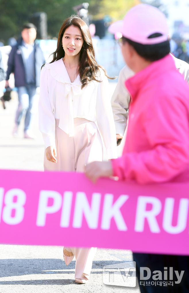 Actor Park Shin-hye attended the 2018 Pink Run Seoul Competition held at Seoul Yeouido Park on the morning of the 14th.Actor Park Shin-hye is moving as a star line on the day.Meanwhile, Park Shin-hye recently made a Confirm appearance in the film Ashley Cole.2018 Pink Run Seoul Competition