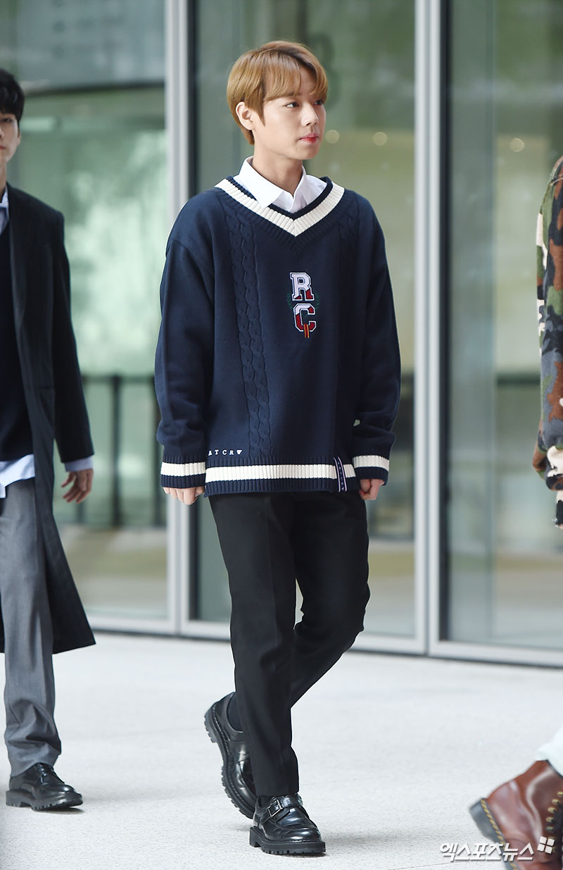 Wanna One Park Jihoon poses at an event of a Naturalism dental care brand held at the headquarters of the Korea Pacific Corporation in Yongsan District, Seoul on the afternoon of the 13th.