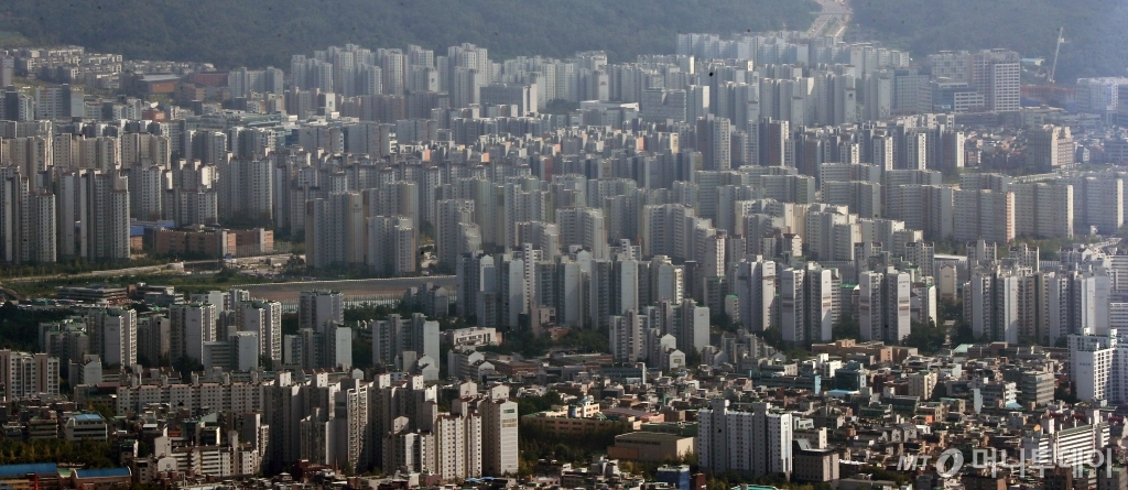 서울 송파구 제2롯데월드 서울스카이에서 바라본 아파트 단지 전경. /사진제공=뉴시스